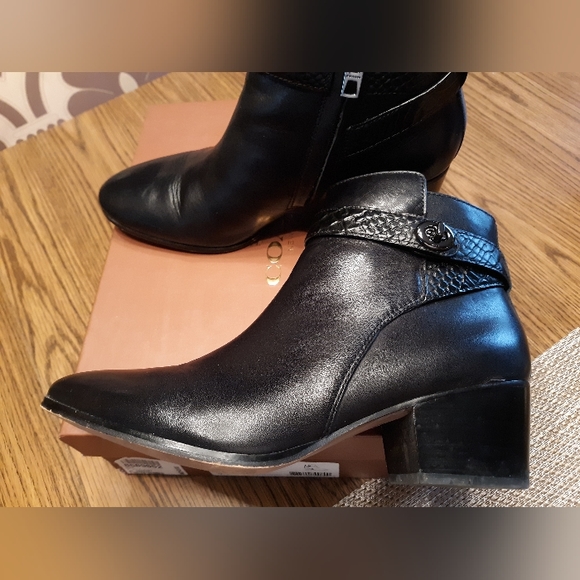 EUC Coach Patricia Leather Blk Booties 9M - Picture 4 of 16